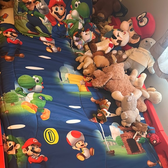 Nintendo Super Mario Blue and Red Comforter - Picture 1 of 5